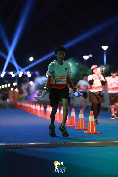 Race photo from PIK NITE RUN 2025
