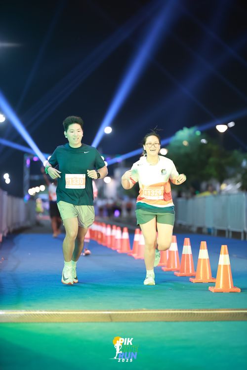 Race photo from PIK NITE RUN 2025