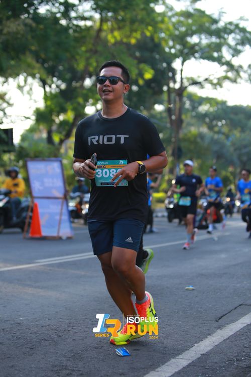 Race photo from Isoplus Run 2024 Surabaya