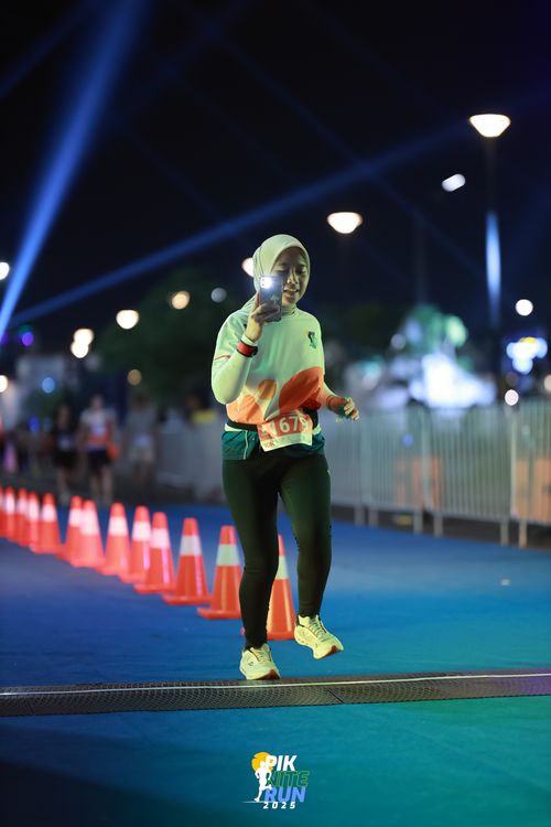 Race photo from PIK NITE RUN 2025