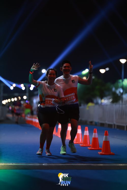 Race photo from PIK NITE RUN 2025