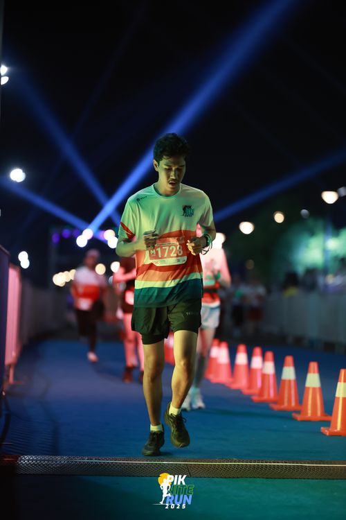 Race photo from PIK NITE RUN 2025