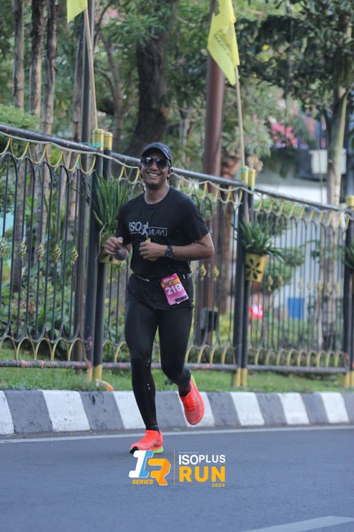 Race photo from Isoplus Run 2024 Surabaya