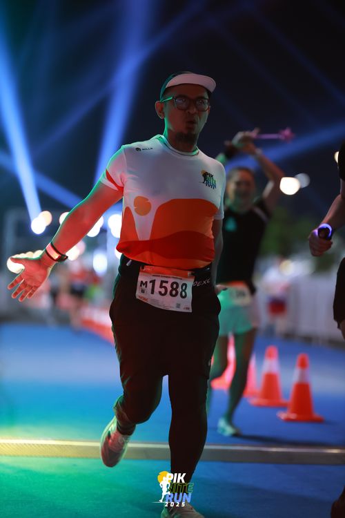Race photo from PIK NITE RUN 2025