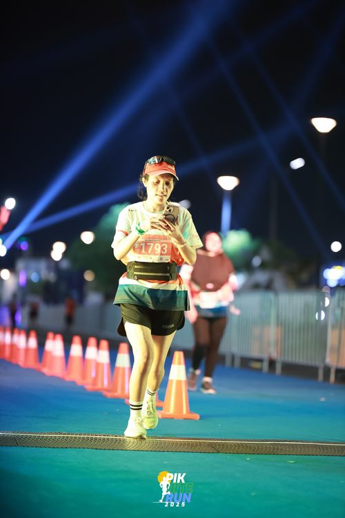 Race photo from PIK NITE RUN 2025