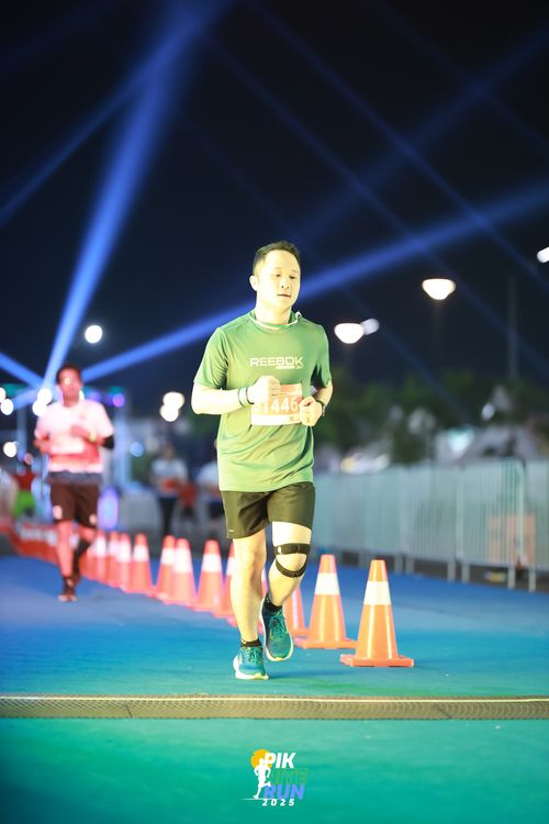 Race photo from PIK NITE RUN 2025