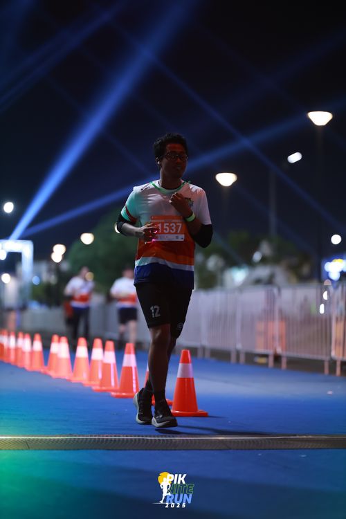 Race photo from PIK NITE RUN 2025