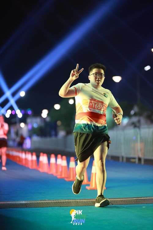 Race photo from PIK NITE RUN 2025