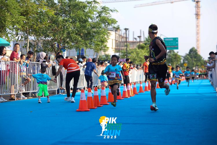 Race photo from PIK NITE RUN 2025