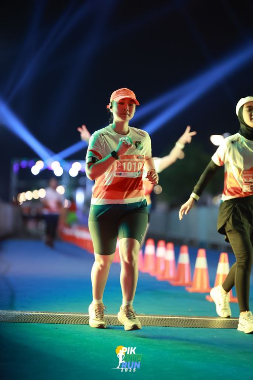 Race photo from PIK NITE RUN 2025