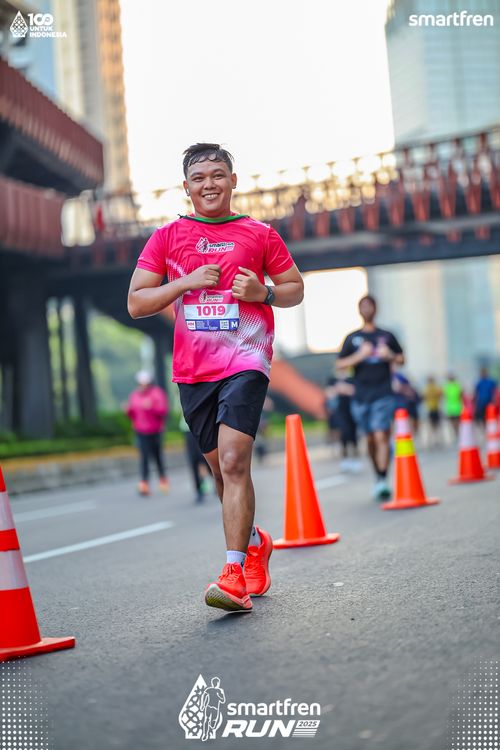 Race photo from Smartfren Run 2025 