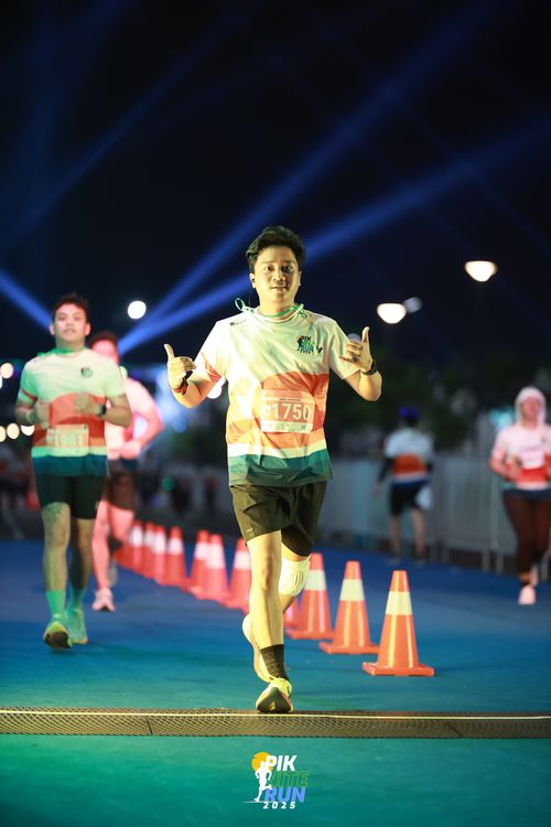 Race photo from PIK NITE RUN 2025