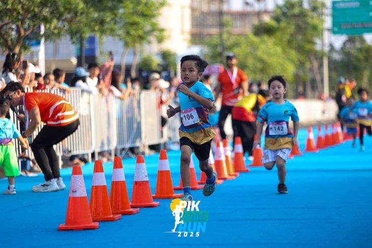 Race photo from PIK NITE RUN 2025