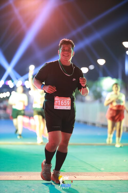 Race photo from PIK NITE RUN 2025