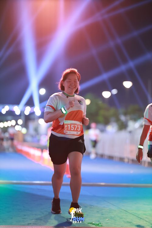 Race photo from PIK NITE RUN 2025