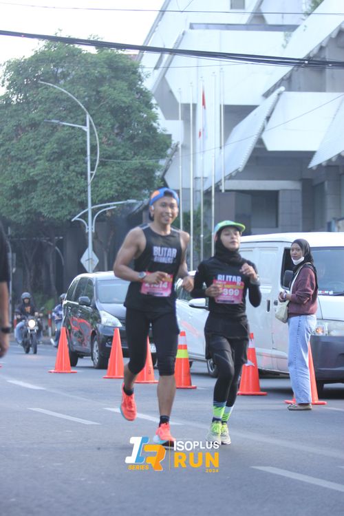 Race photo from Isoplus Run 2024 Surabaya