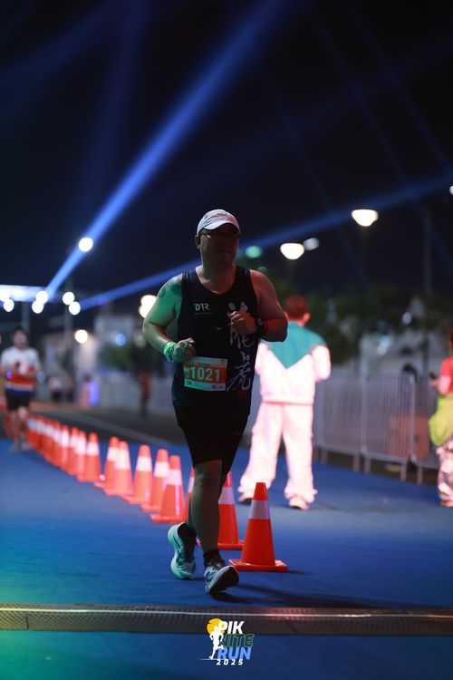 Race photo from PIK NITE RUN 2025