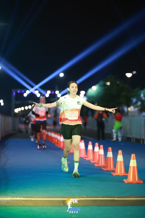 Race photo from PIK NITE RUN 2025