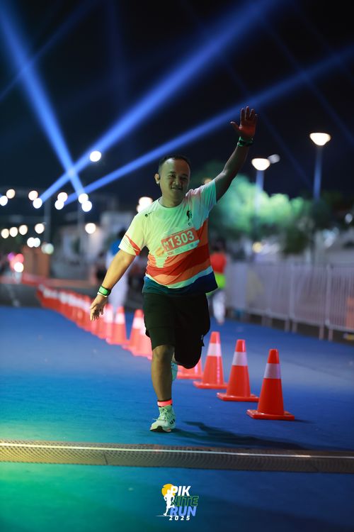 Race photo from PIK NITE RUN 2025