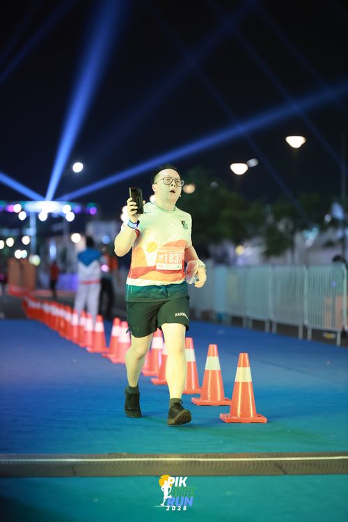 Race photo from PIK NITE RUN 2025