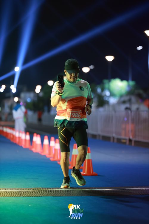 Race photo from PIK NITE RUN 2025