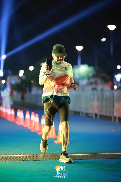 Race photo from PIK NITE RUN 2025
