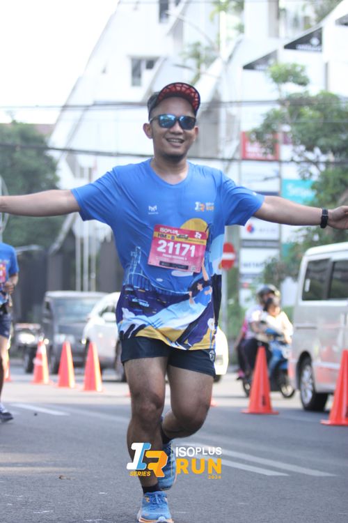 Race photo from Isoplus Run 2024 Surabaya