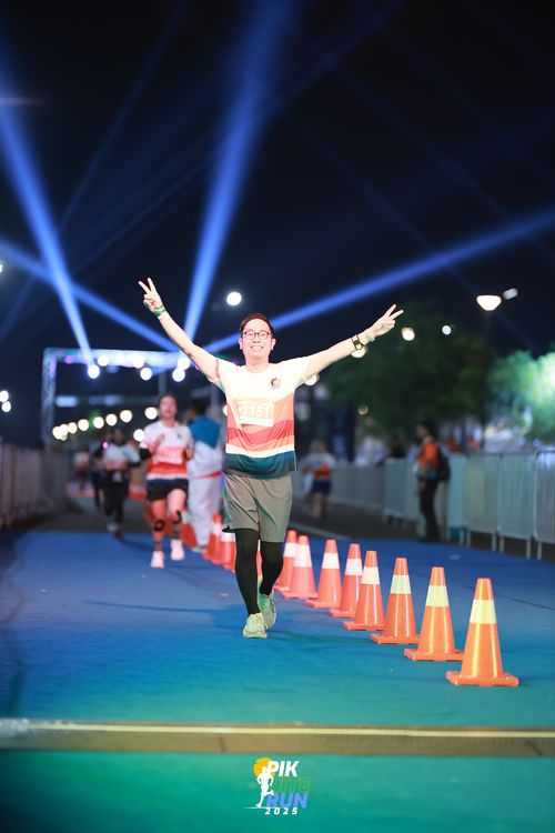 Race photo from PIK NITE RUN 2025