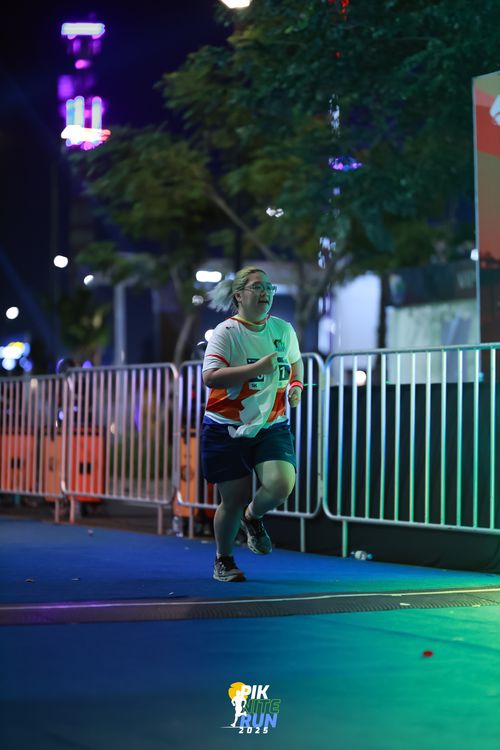 Race photo from PIK NITE RUN 2025