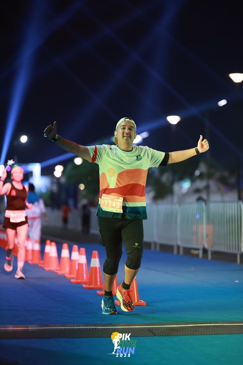 Race photo from PIK NITE RUN 2025
