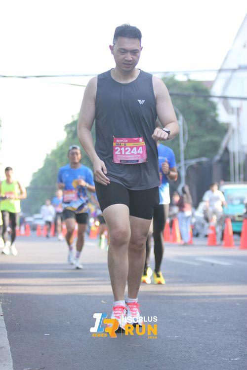 Race photo from Isoplus Run 2024 Surabaya