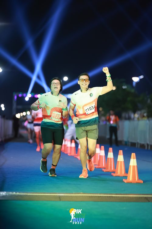 Race photo from PIK NITE RUN 2025