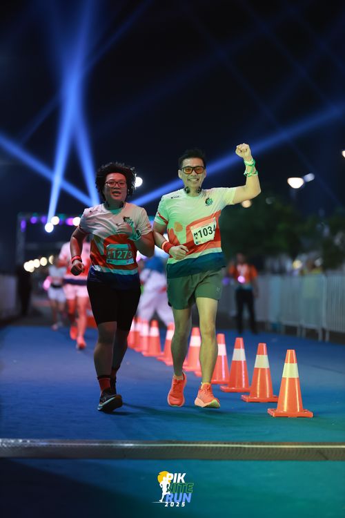 Race photo from PIK NITE RUN 2025