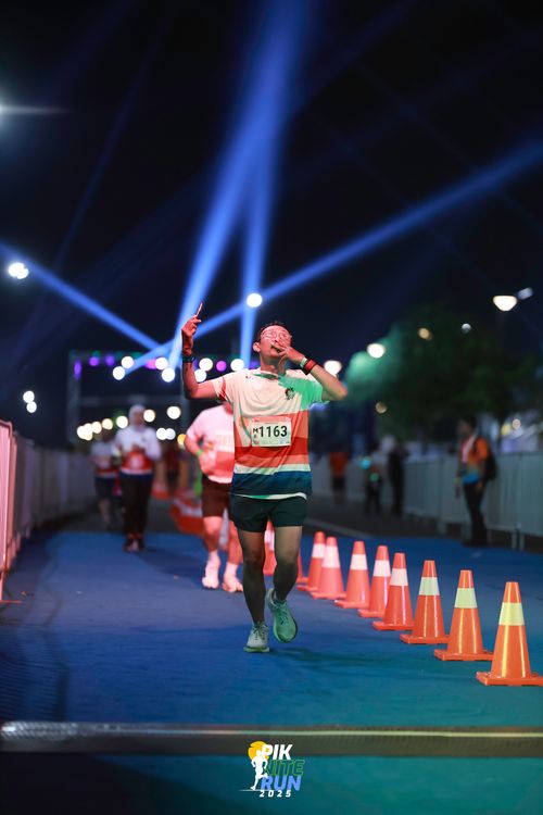 Race photo from PIK NITE RUN 2025