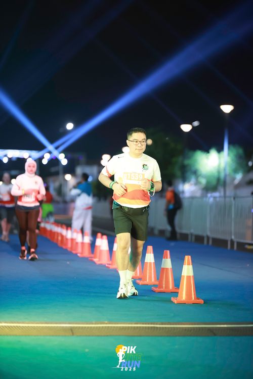 Race photo from PIK NITE RUN 2025