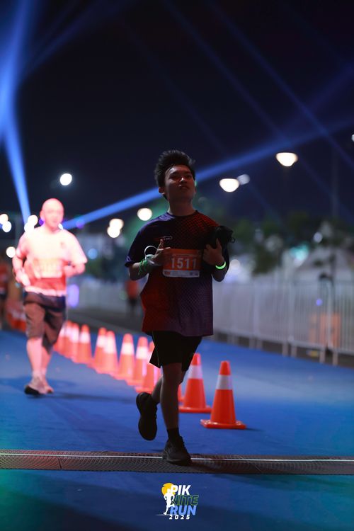 Race photo from PIK NITE RUN 2025
