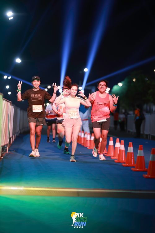 Race photo from PIK NITE RUN 2025