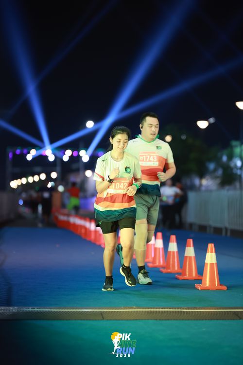 Race photo from PIK NITE RUN 2025