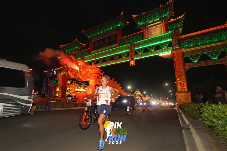 Race photo from PIK NITE RUN 2025
