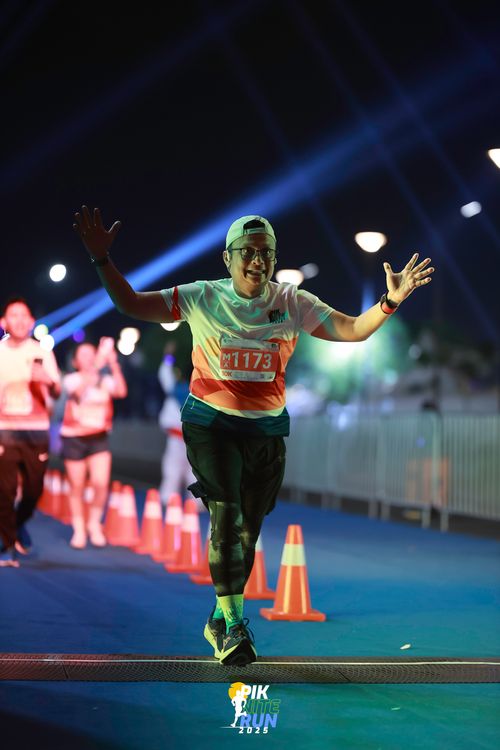 Race photo from PIK NITE RUN 2025