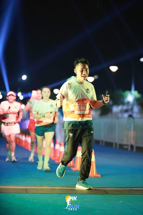 Race photo from PIK NITE RUN 2025