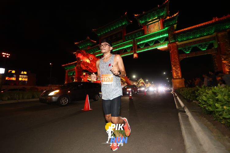 Race photo from PIK NITE RUN 2025