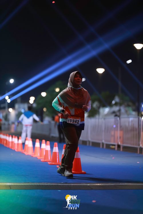 Race photo from PIK NITE RUN 2025