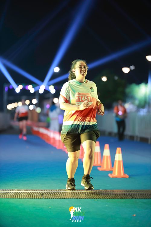 Race photo from PIK NITE RUN 2025