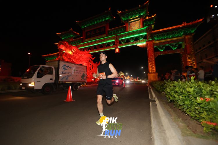 Race photo from PIK NITE RUN 2025