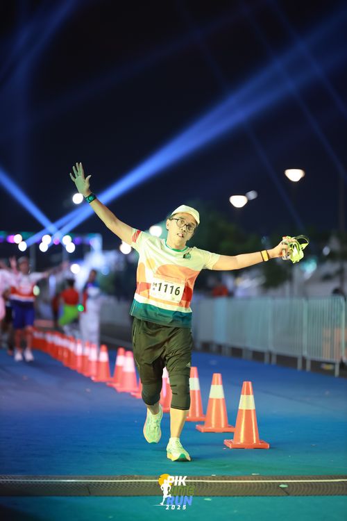 Race photo from PIK NITE RUN 2025