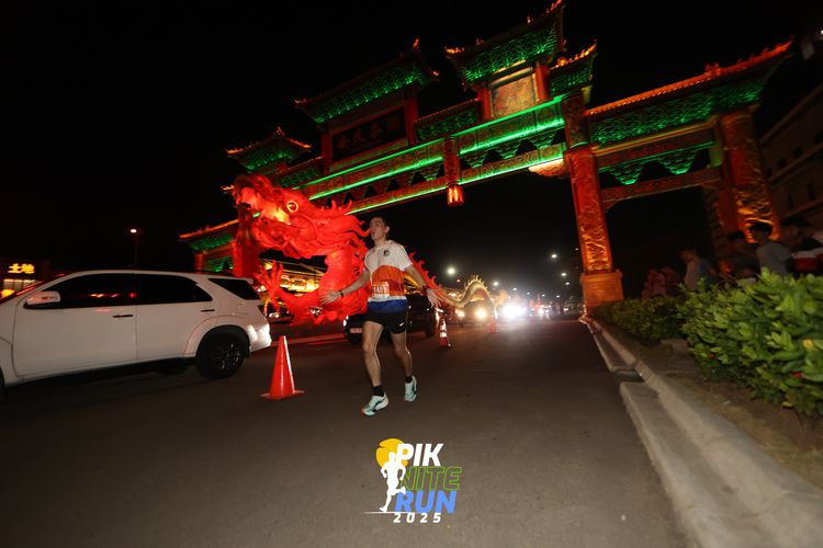 Race photo from PIK NITE RUN 2025