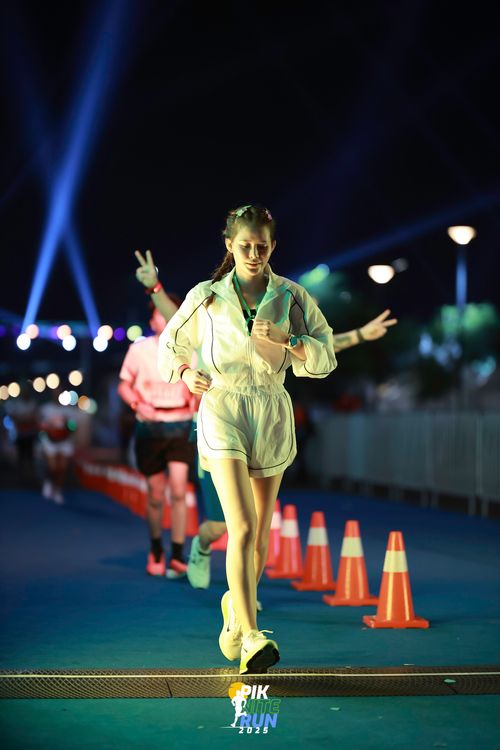 Race photo from PIK NITE RUN 2025