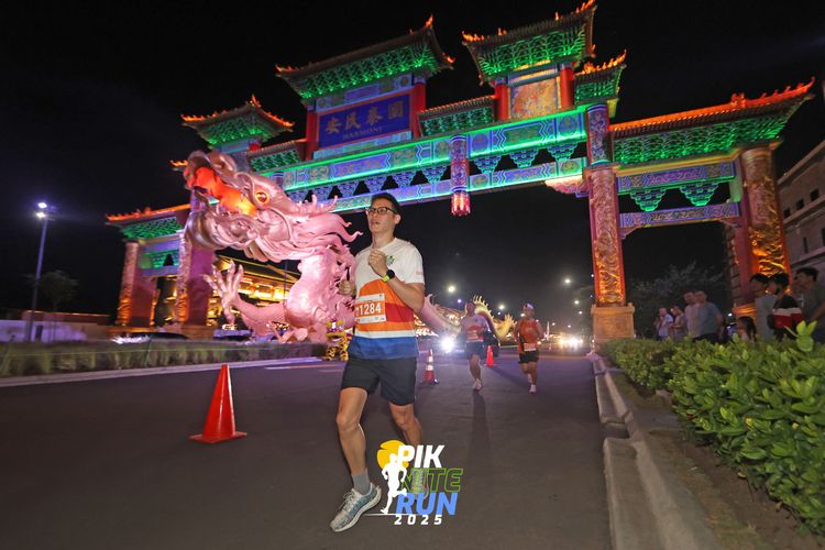 Race photo from PIK NITE RUN 2025