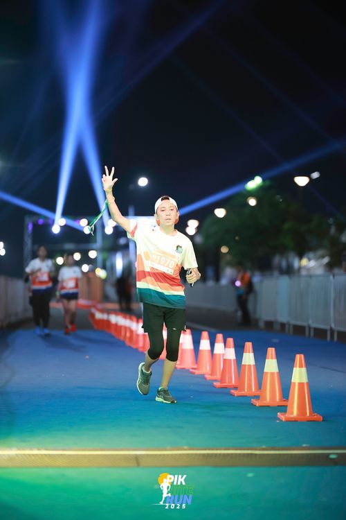 Race photo from PIK NITE RUN 2025